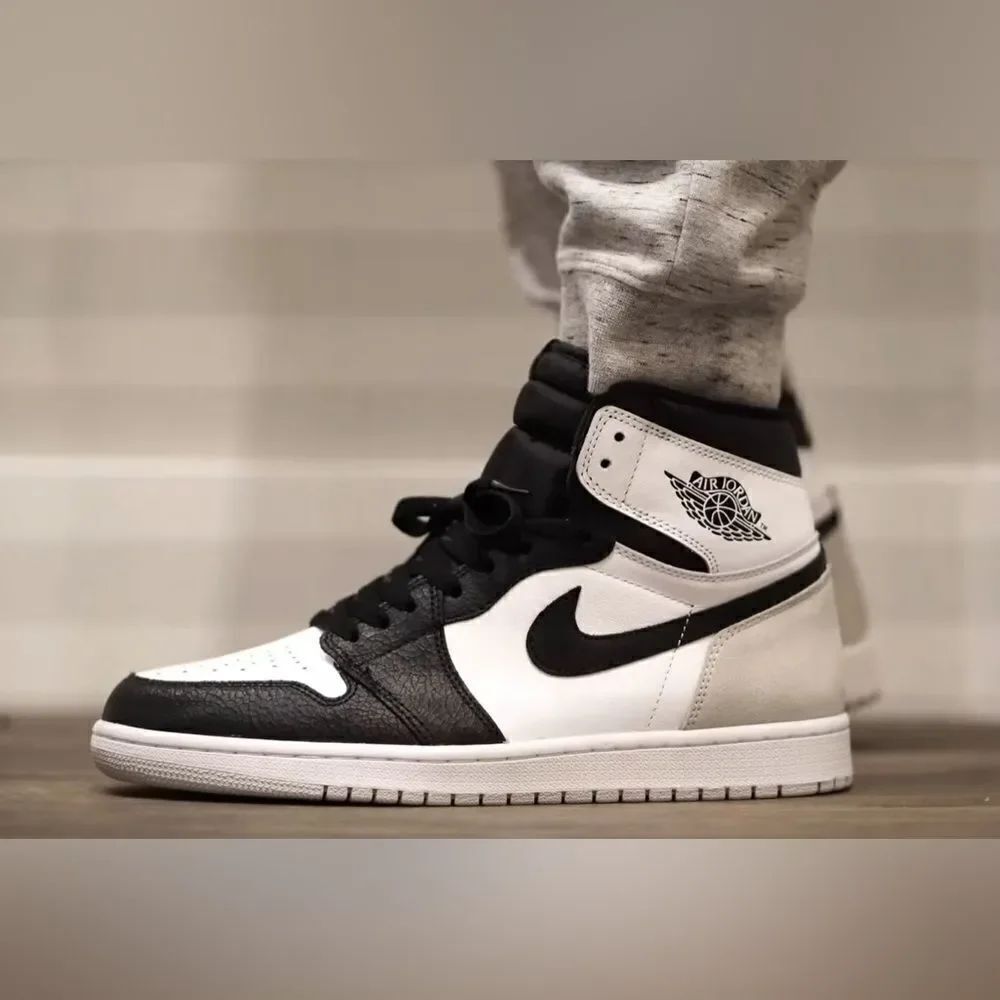 Jordan 1 Retro High OG
Bleached Coral
